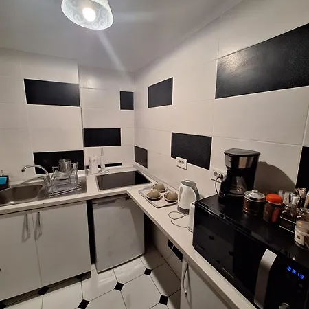 Black&white Βουκουρέστι