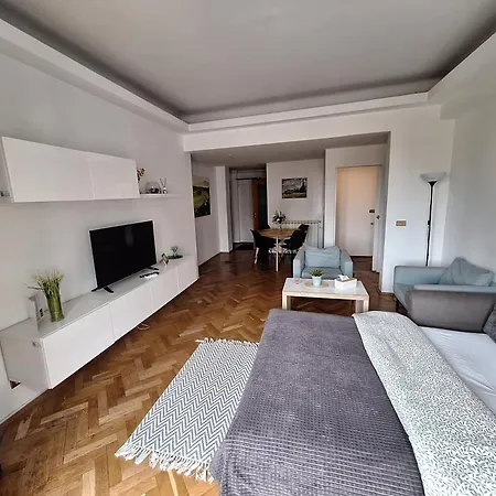 Black&white Apartment Bucharest