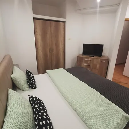 Black&white Βουκουρέστι